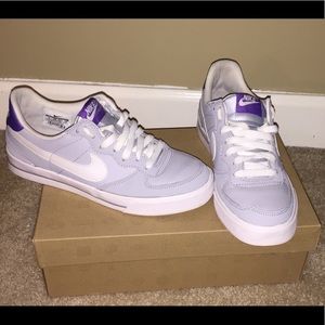 Size 9 Women’s Sweet Ace Nike shoes